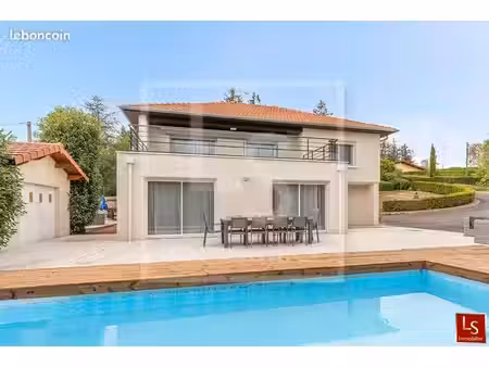 maison 6 pièces 200 m²