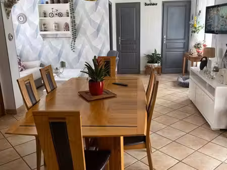 maison tres bien situé 3 chambres dont 1 au rdv