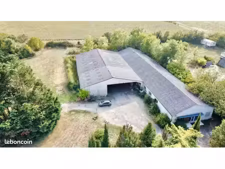 à vendre nerac bâtiment 1400 m2 et terrain 3000 m2 195000