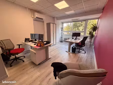 bureau 20 m² meublé et équipé  fibre  climatisation + parking – 1er étage – bd rocheplatte