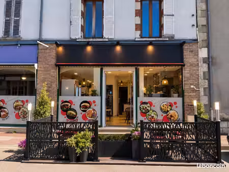 local commercial murs et fonds – 62 m² – emplacement recherché proche du marché