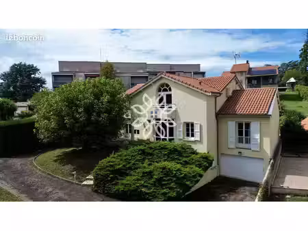 maison 11 pièces 203 m²