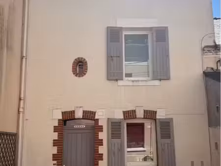 maison de ville face à la loire