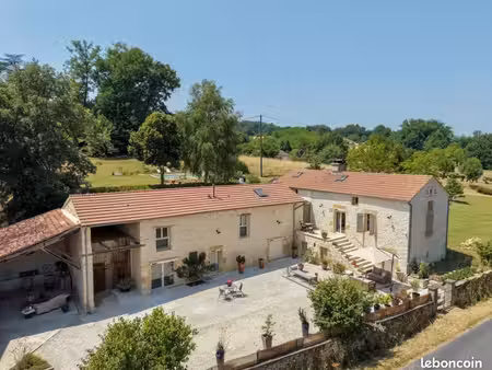 maison 7 pièces 220 m²