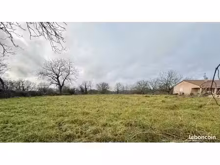terrain 2 191 m² issepts