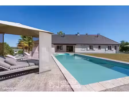 maison 8 pièces 332 m²