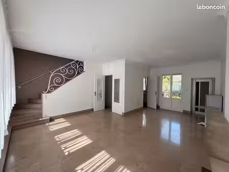 maison de ville de 135 m² – 4 chambres  bureau  ascenseur  garage  jardin