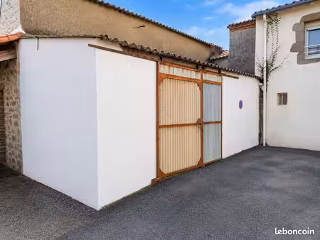 hangar / garage 35 m² + place de parking – stockage / atelier – saint-hilaire-de-clisson