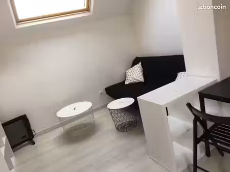 location studio meublé