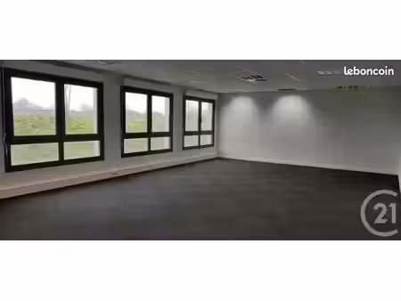 bureau 64 m²