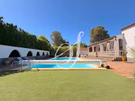 villa de type 4  trois chambres avec sous-sol  jardin & pisc
