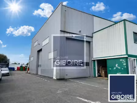 local d'activité 916 m²