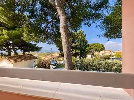 3 pièces entièrement rénové clim+ garage + cave  tout à pied'