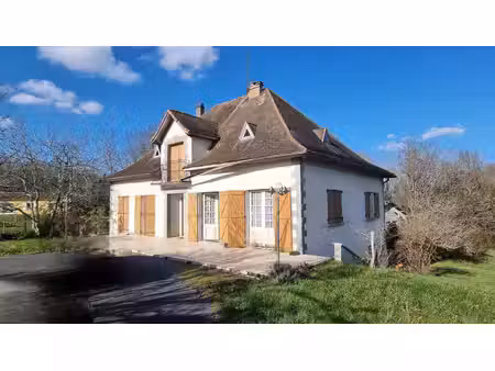 maison avec dependances et étang