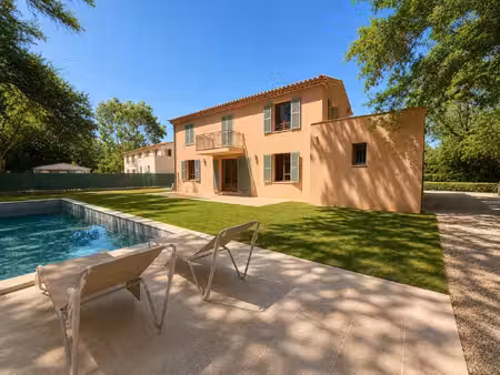 villa neuve de charme proche du village