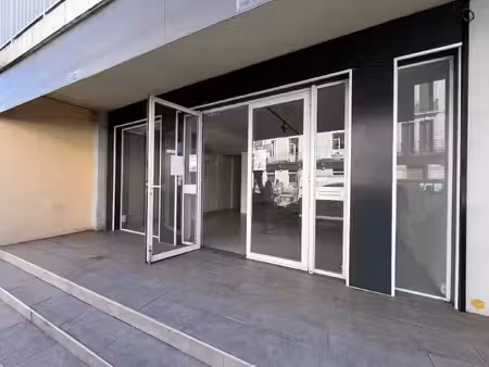 location commerce 4 pièces 66 m² à dax (40100)