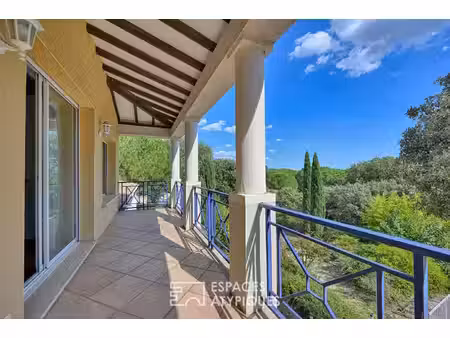 elégante villa d'architecte et son parc de 3 400 m²