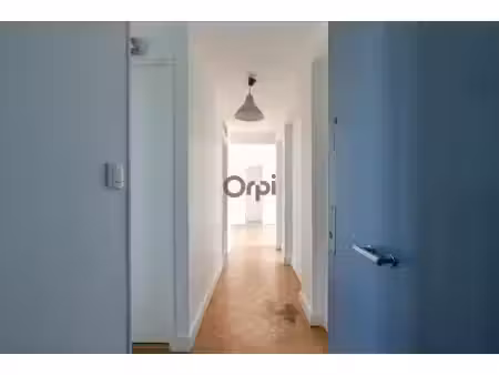 appartement dernier étage - traversant & lumineux - idéalement placé