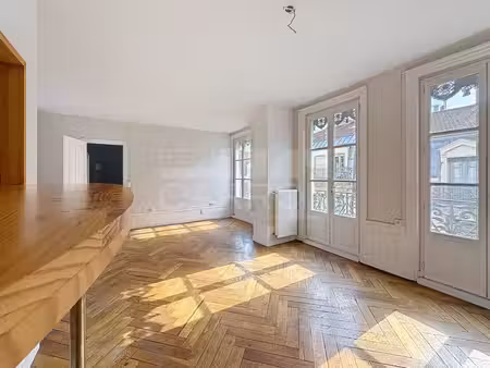 lyon 2 / jacobin - rue gasparin t3 57m² dernier etage balcon 345000€