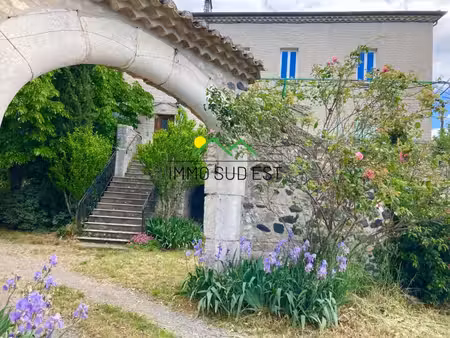 rochecolombe – appartement lumineux de 105 m² au cœur d'un domaine viticole