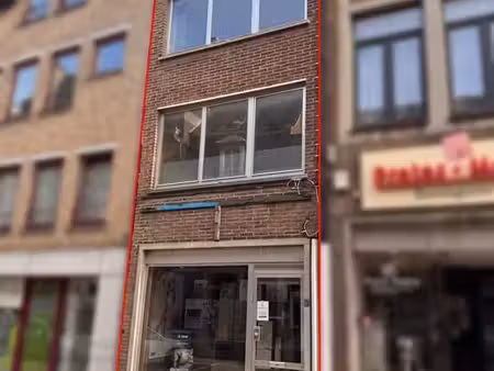 imeuble commercial à rénover avec beaucoup de potentiel 