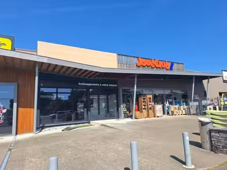 location commerce 267m²