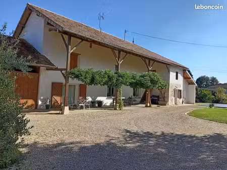 charmant corps de ferme rénové du 19eme siecle : 140m2  piscine  dépendances et terrain co