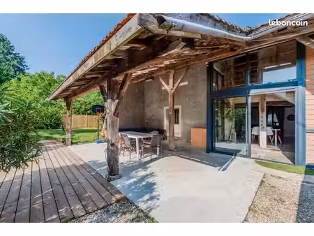 ferme rénovée pérouges