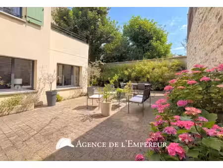 maison contemporaine avec 120 m2 d'espace extérieur privatif