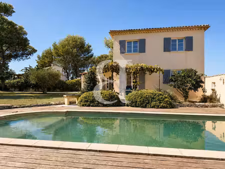 agréable villa avec piscine et vue dégagée à vendre à orang