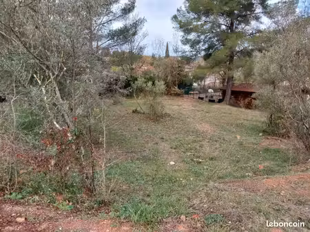 terrain 1 037 m² salernes