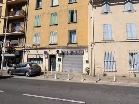 commerce 35 m²