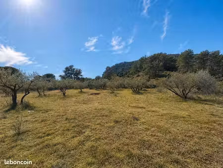 terrain 480 m² gonfaron