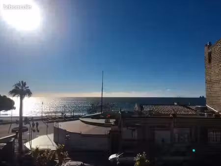 appartement vue mer les pieds dans l'eau