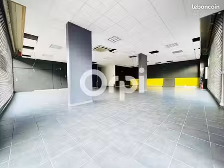 local commercial 266 m²