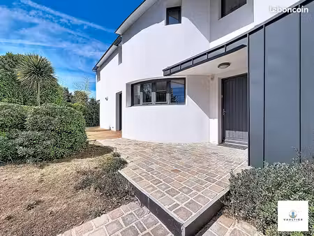 maison 6 pièces 157 m²