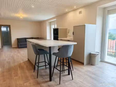 grand t2 de 54m² meublé