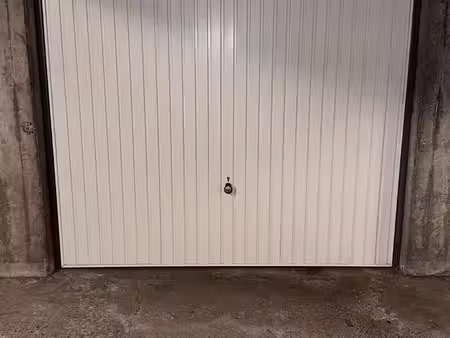 parking / box 15m2 wattignies