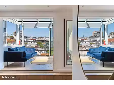 dernier étage très lumineux  terrasse 16m² - 3 pièces meublé
