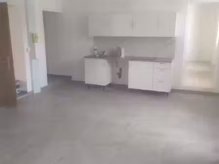 à louer à follainville dennemont f2 refait