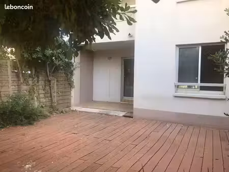 f2 rez de jardin à saint mandrier
