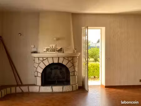 location maison plain pied grand jardin et annexes