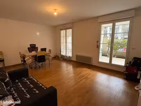 à louer – beau t2 avec grande terrasse arborée  quartier calme proche centre-ville
