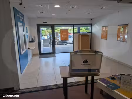 bureaux 182 m²