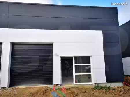 local 150 m²