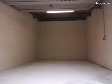 box garage à louer 17 m2