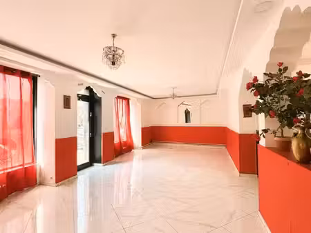 local 80 m² montataire