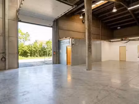 hangar 200m² + 50m² de bureaux donnant sur la route nationale à annequin