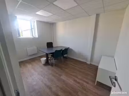 bureau meublé en location (petit loyer)