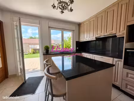 propriété 4 pièces 131 m²